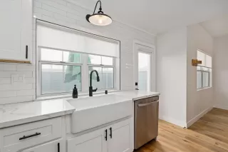 Photo #5: 240001876 Listing