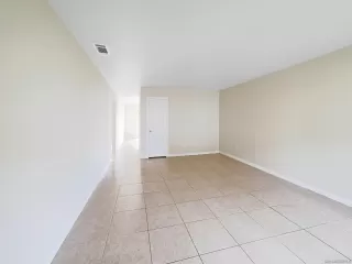 Photo #5: 240001878 Listing