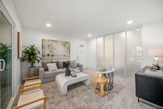 Photo #2: 240001919 Listing