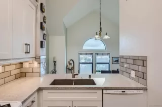 Photo #5: 240001926 Listing