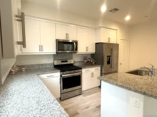 Photo #5: 240001941 Listing