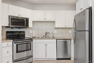 Photo #3: 240001971 Listing