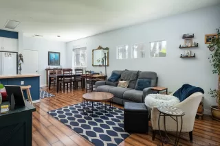 Photo #2: 240001974 Listing 