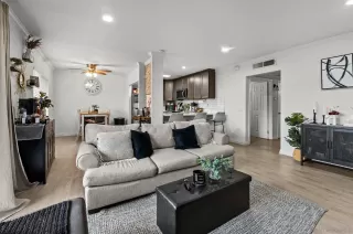 Photo #2: 240002158 Listing