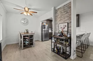 Photo #5: 240002158 Listing