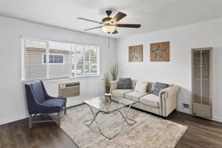 Photo #4: 240002435 Listing