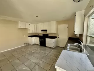 Photo #5: 240002569 Listing