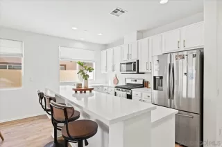 Photo #4: 240002643 Listing