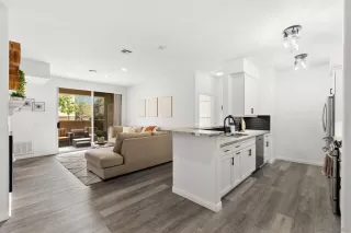 Photo #5: 240002819 Listing