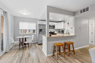 Photo #3: 240002897 Listing