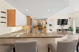 Photo #5: 240002898 Listing