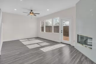 Photo #4: 240003033 Listing