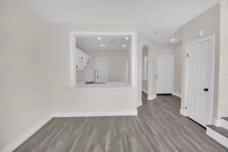 Photo #6: 240003033 Listing