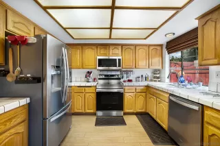 Photo #5: 240003073 Listing