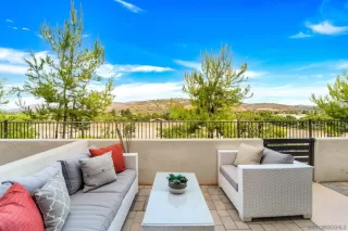 Photo #2: 240003085 Listing