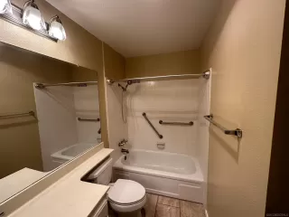 Photo #5: 240003090 Listing