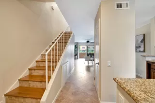 Photo #5: 240003198 Listing