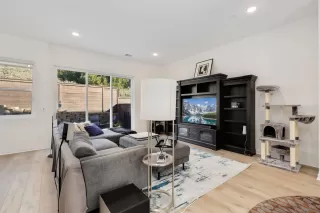 Photo #1: 240003254 Listing