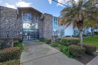 Photo #2: 240003296 Listing