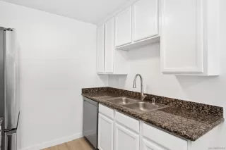 Photo #5: 240003351 Listing 