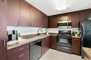 Photo #5: 240003435 Listing