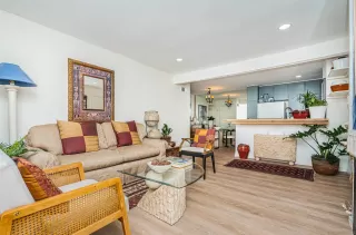 Photo #2: 240003516 Listing 