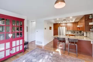 Photo #2: 240003530 Listing