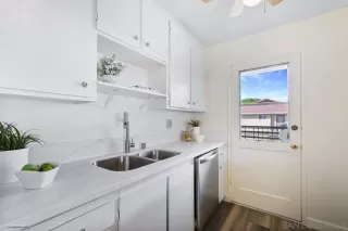 Photo #6: 240003584 Listing