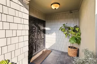 Photo #2: 240003606 Listing