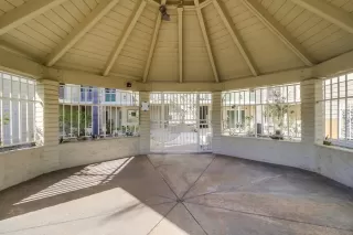 Photo #5: 240003676 Listing