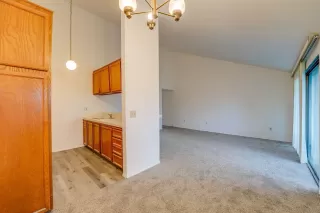 Photo #4: 240003752 Listing