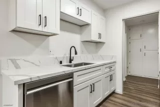 Photo #2: 240003756 Listing