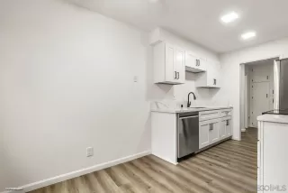 Photo #5: 240003756 Listing