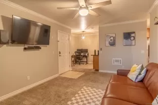 Photo #5: 240003806 Listing 