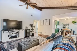 Photo #5: 240003822 Listing 