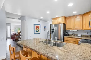 Photo #5: 240003861 Listing