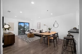 Photo #2: 240003938 Listing