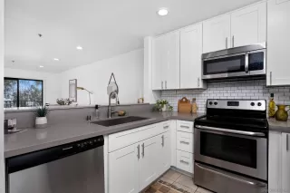 Photo #5: 240003938 Listing