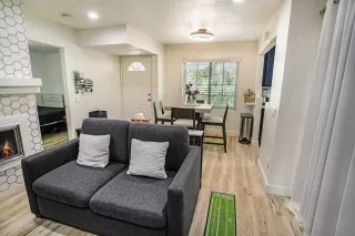 Photo #1: 240003946 Listing