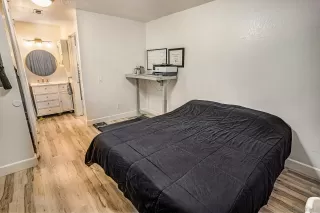 Photo #6: 240003946 Listing