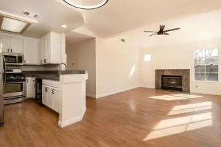 Photo #5: 240003995 Listing