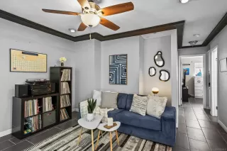 Photo #2: 240004029 Listing