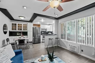 Photo #5: 240004029 Listing