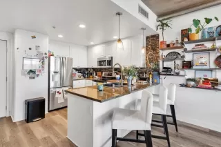 Photo #2: 240004142 Listing