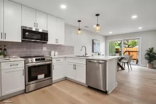 Photo #5: 240004179 Listing