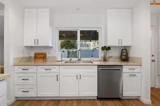 Photo #3: 240004277 Listing