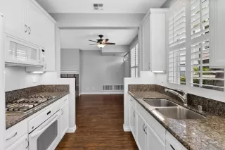 Photo #3: 240004335 Listing 