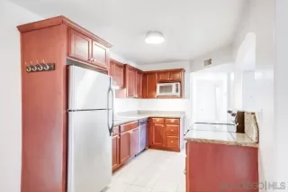 Photo #5: 240004372 Listing