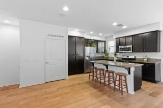 Photo #5: 240004544 Listing