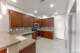 Photo #5: 240004601 Listing